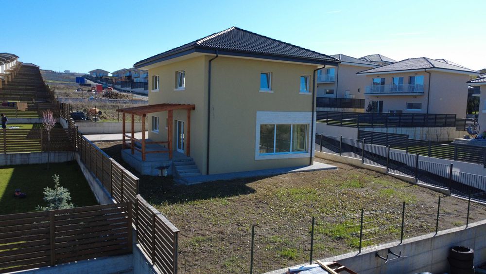 Vand casa individuala comision 0%