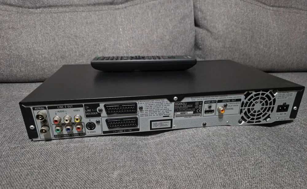 SONY DVD Recorder cu HDD 160 GB și HDMI