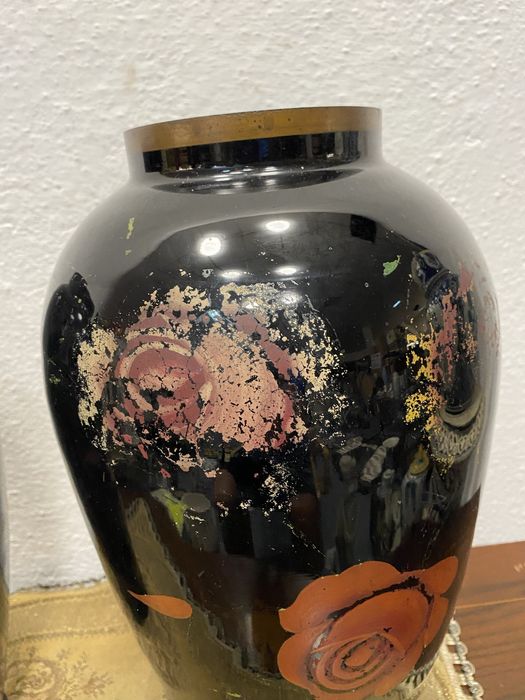 Големи стъклени вази изрисувани ръчно