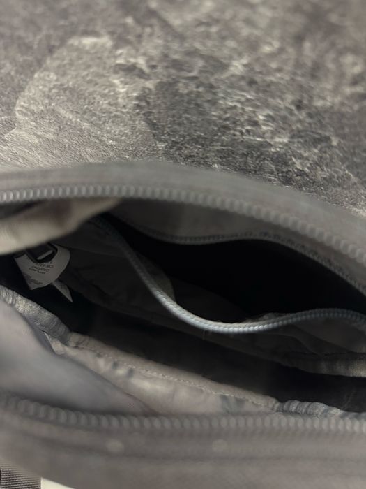 Мъжка чанта Levi’s носена