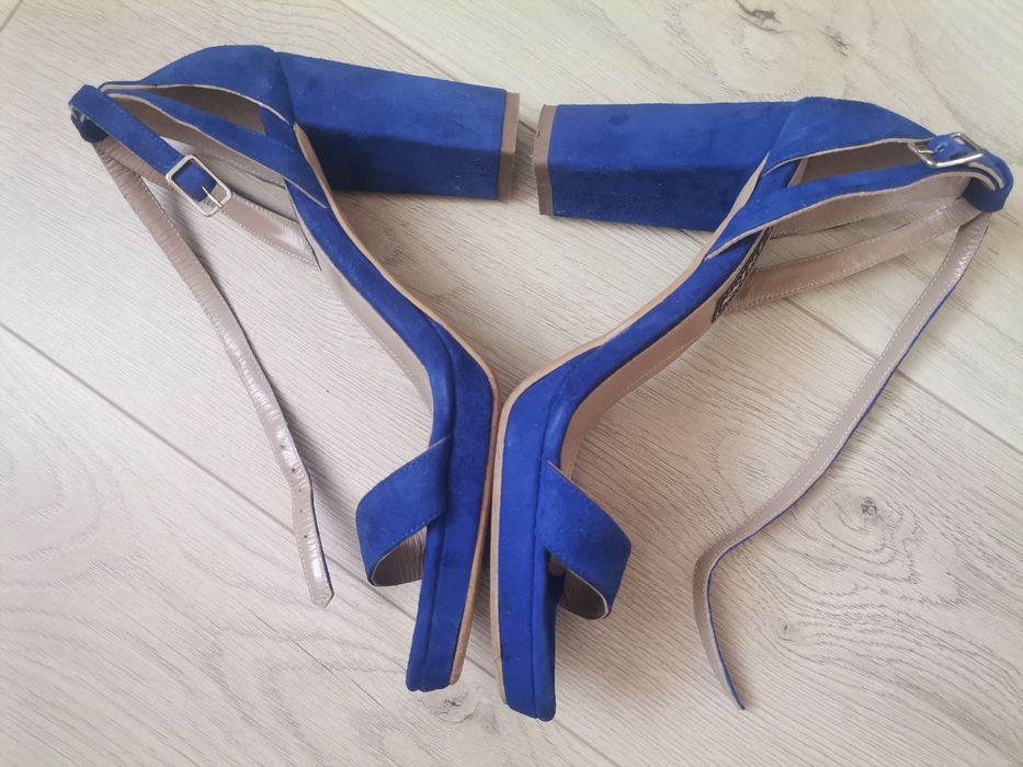 Sandale din piele întoarsă