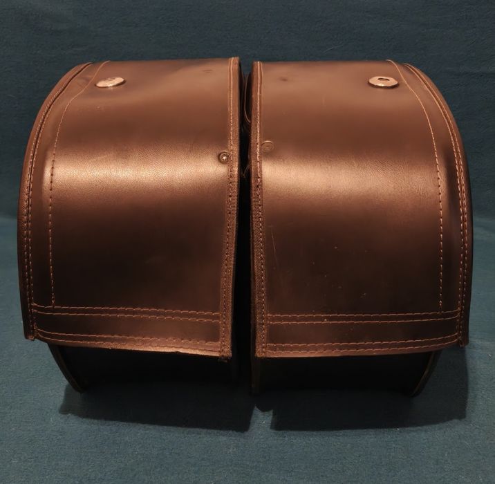 Vând Genți Moto de piele neagră, închidere cheie marca Viking