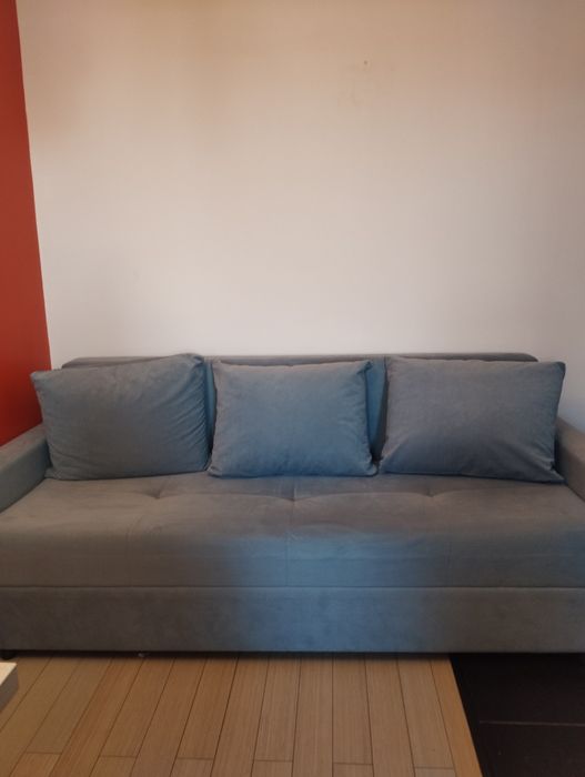 Продается серый диван.