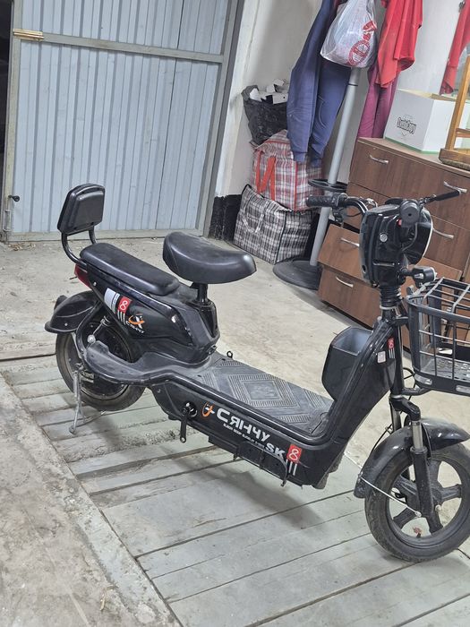 Еликтроный скутер