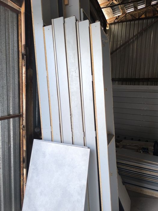 Полки для обойного магазина — дешевле, чем новые!