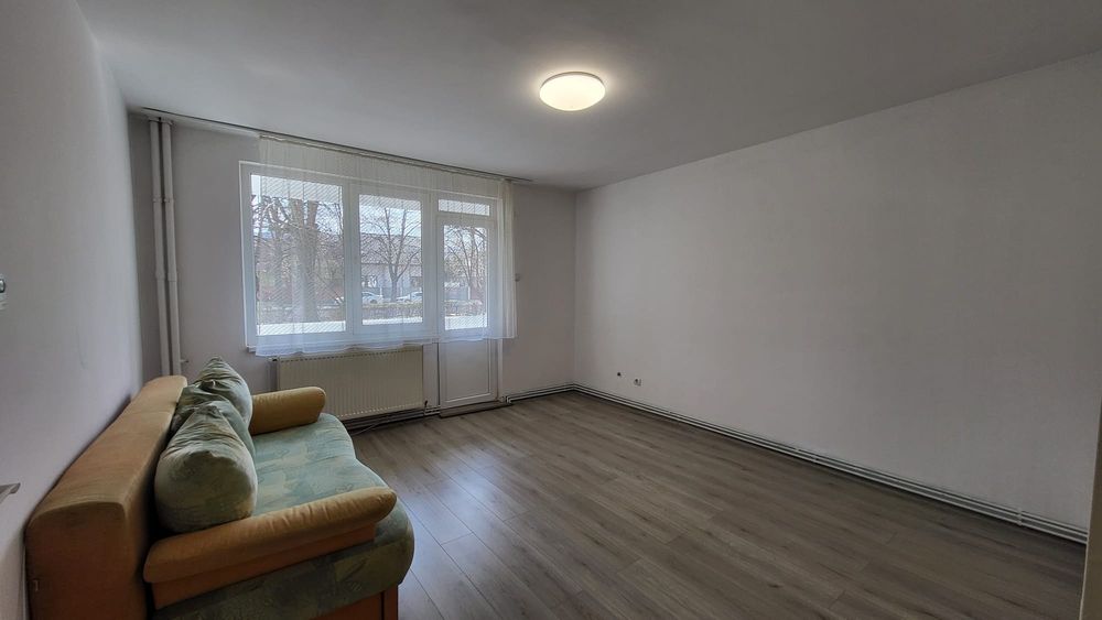 Apartament 3 camere de vânzare