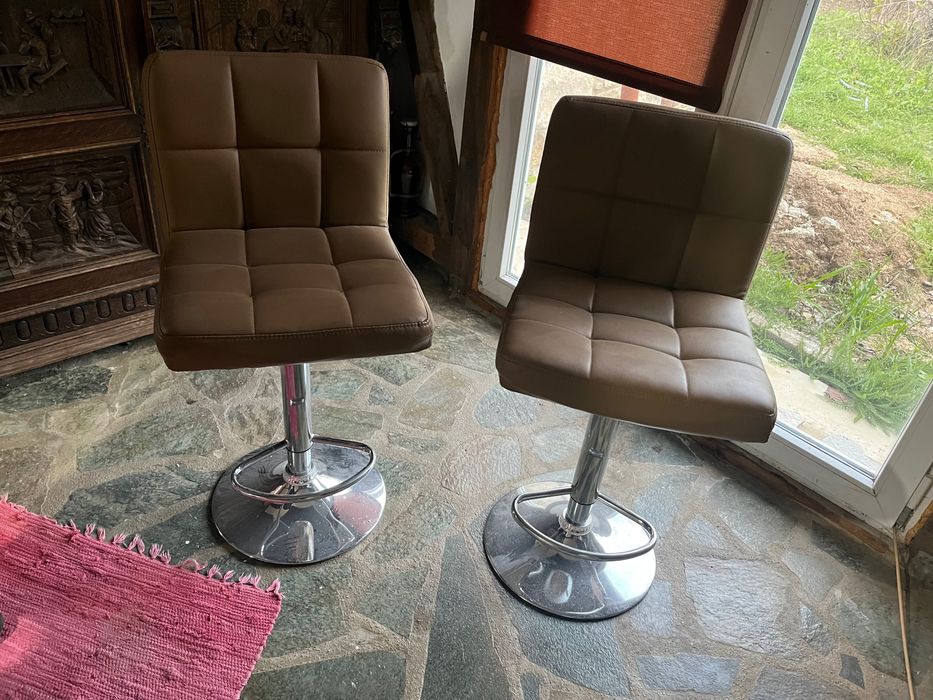 Бар столове от естествена кожа вървят комплект