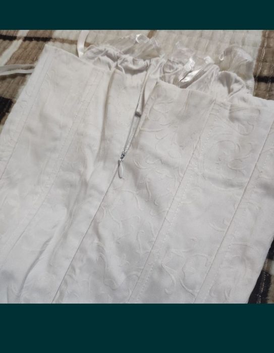 Платье нарядное. Белое. 40 размер