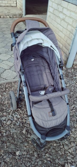 Продам коляску joie