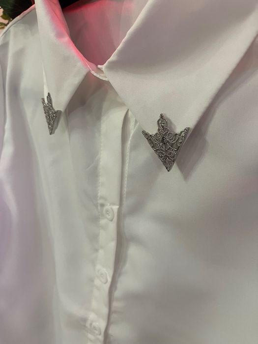 Елегантни бели ризи