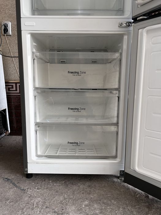 Холодильник LG в продаже
