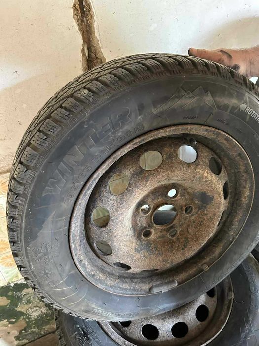 Продавам 4 гуми и джанти