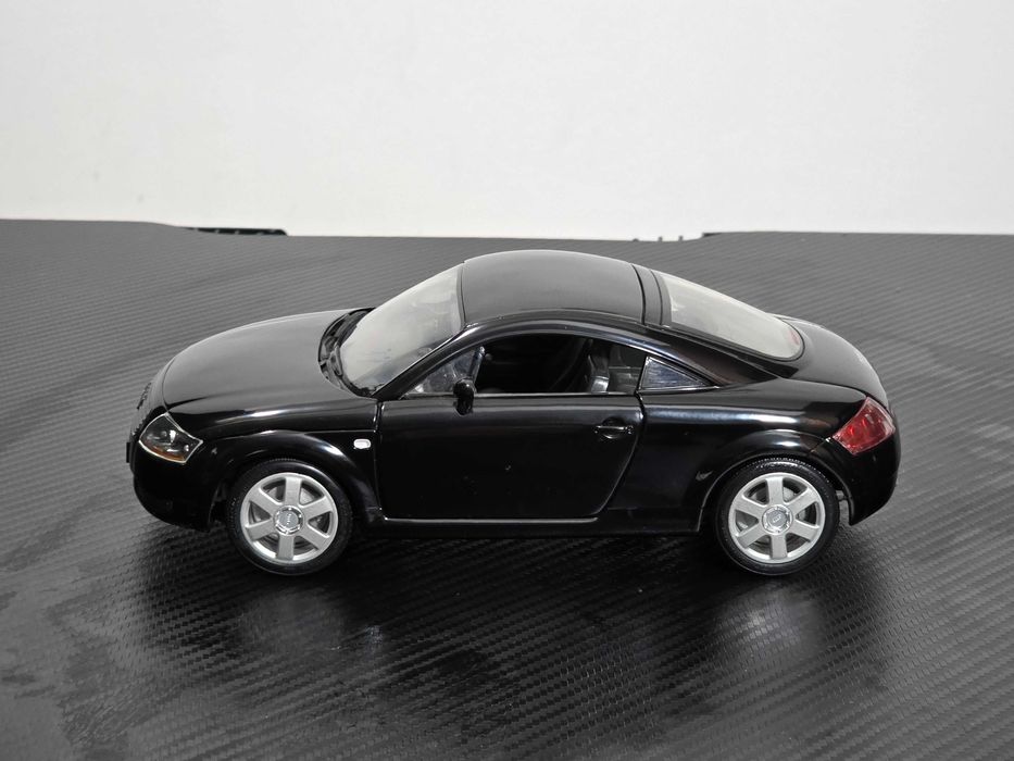 Macheta Auto 1/18 Revell Audi TT Black