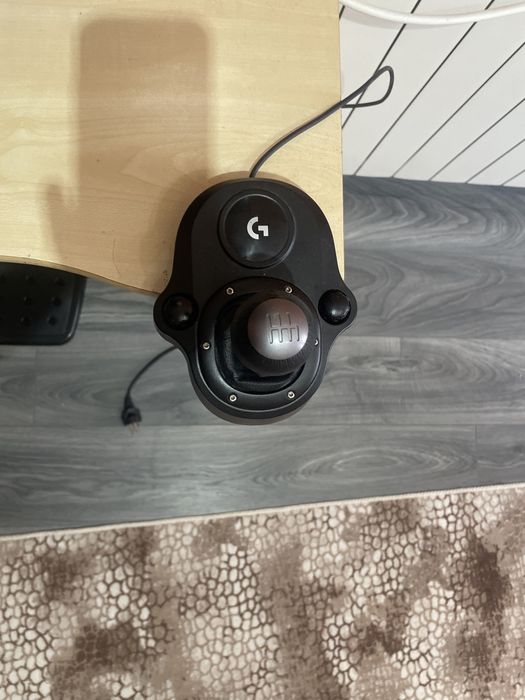 Продавам волан logitech g29 +shifter