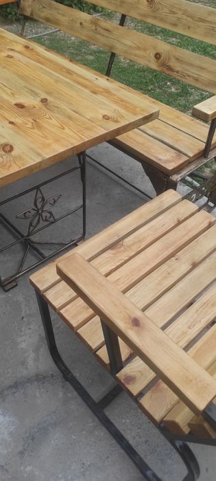 Скамейка, стол ,+2 кресла