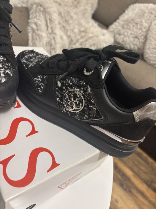 GUESS чанта и обувки