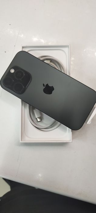 Продам Айфон 16 про 256