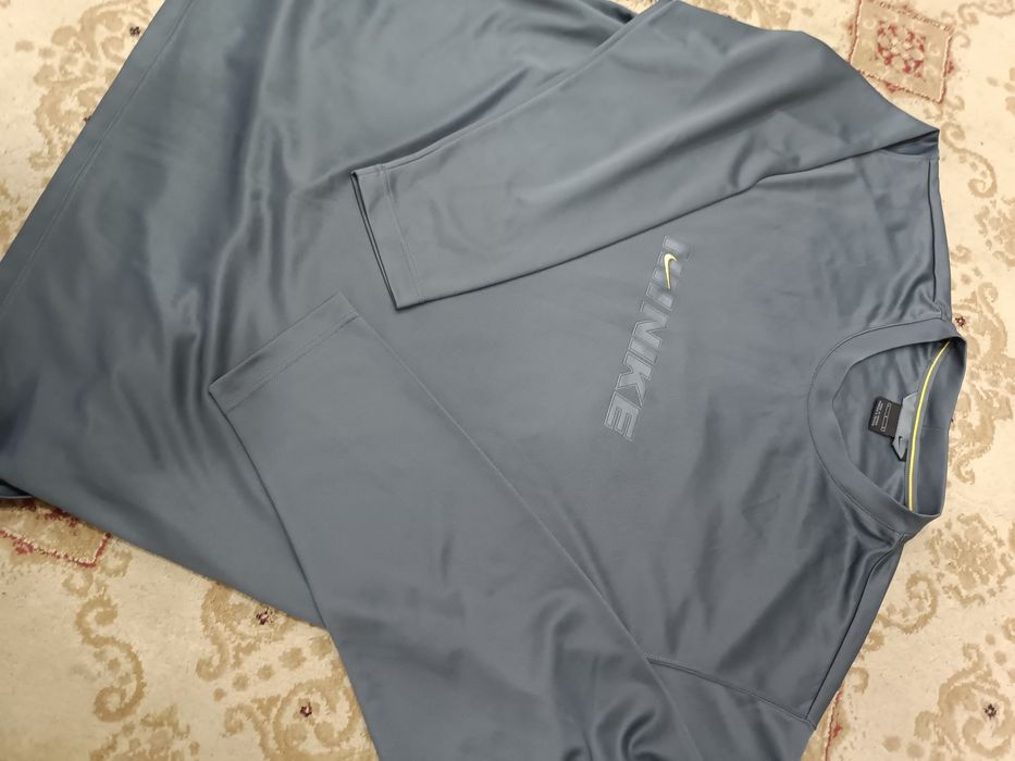 Оригинальный лонгслив Nike