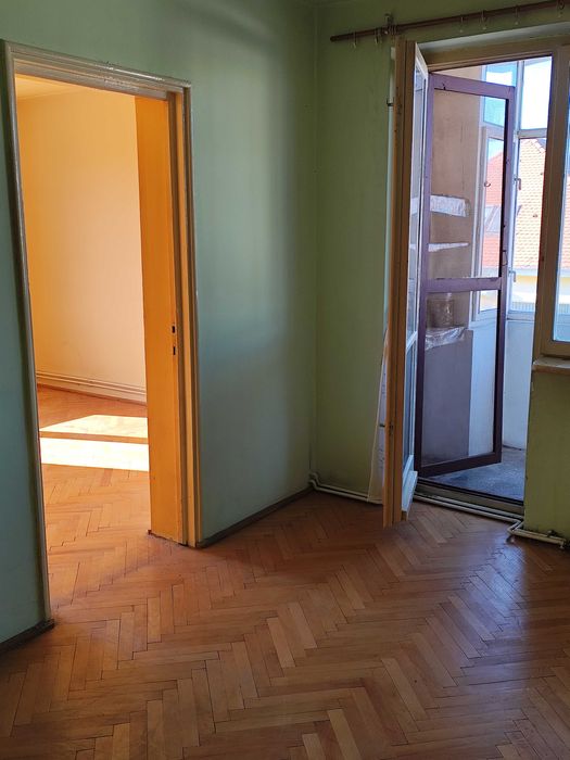 Vând apartament la Mediaș