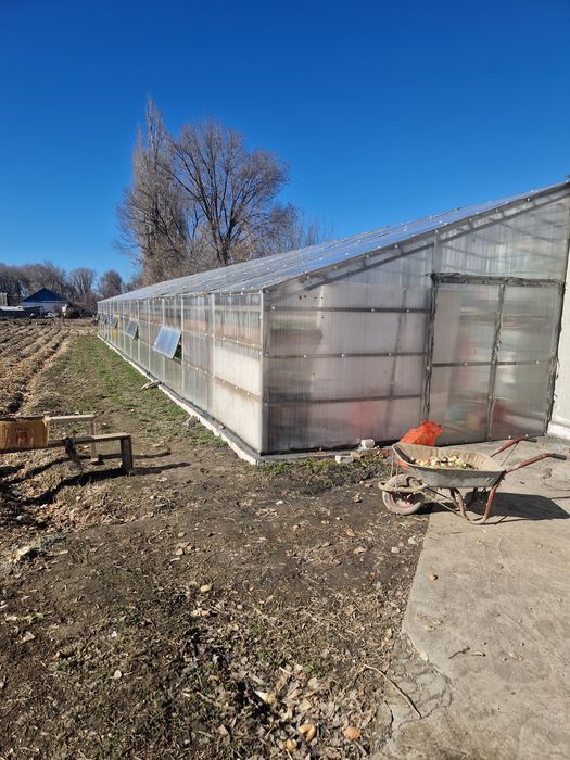 Продам дом с зимней теплицой