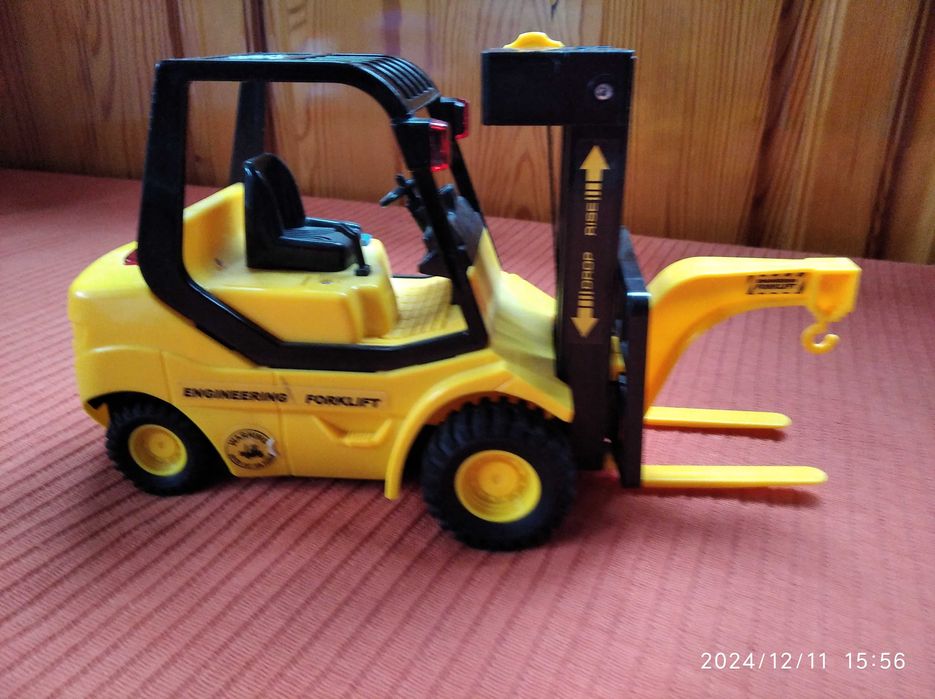 Детски въртолет, самолет, кран