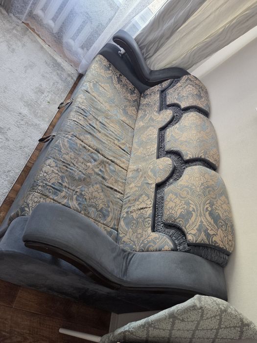 Диван в хорошем состоянии