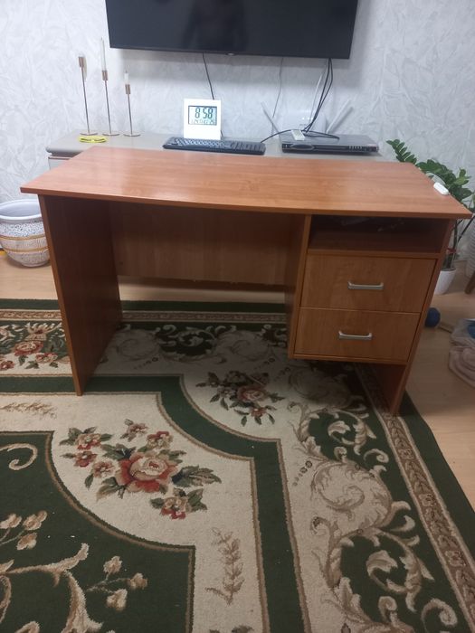 Мебель. Стол письменный