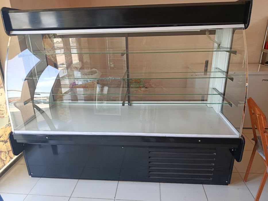 Vitrina xaladelnik muzlatkich