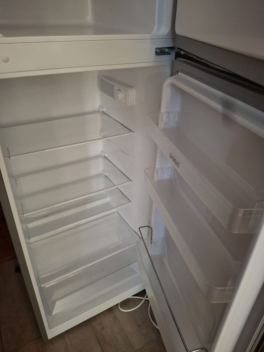 Frigider cu Cogelator Samus Aproape nou