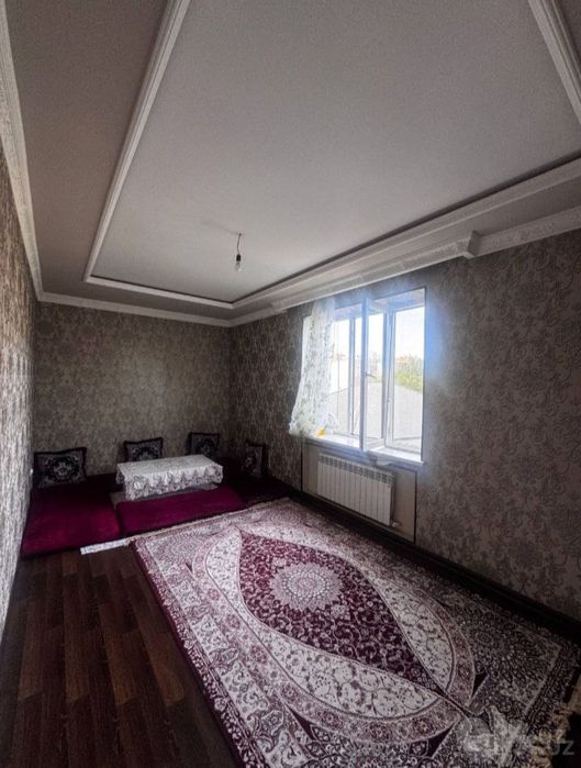Продаётся трёхкомнатная на м-в Паркентский ( Риезий)