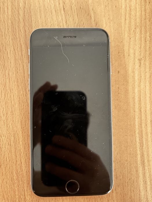 Продам айфон 6s.