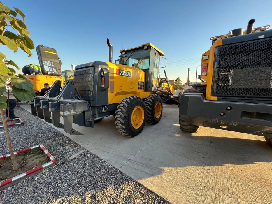 Автогрейдир 719 новый