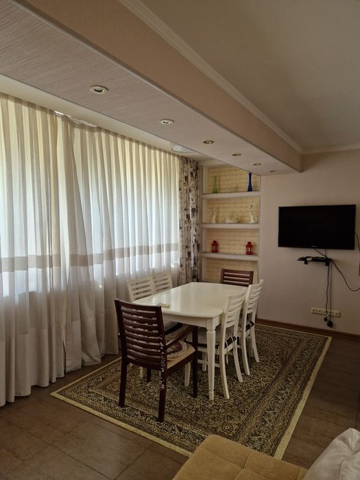 Сдается в долгосрочную аренду 4-х (5) комнатная квартира на ц-1, 3этаж