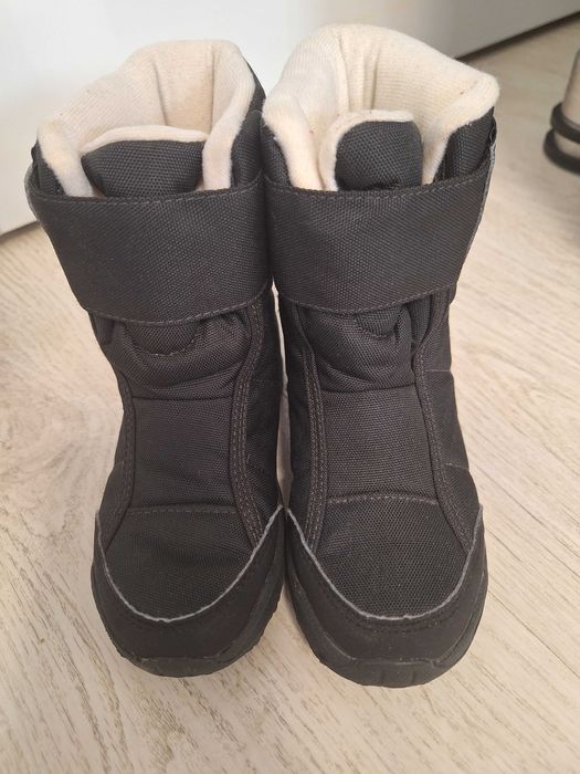 Ghete Quechua marimea 28.Sunt impecabile.Pret 75lei.