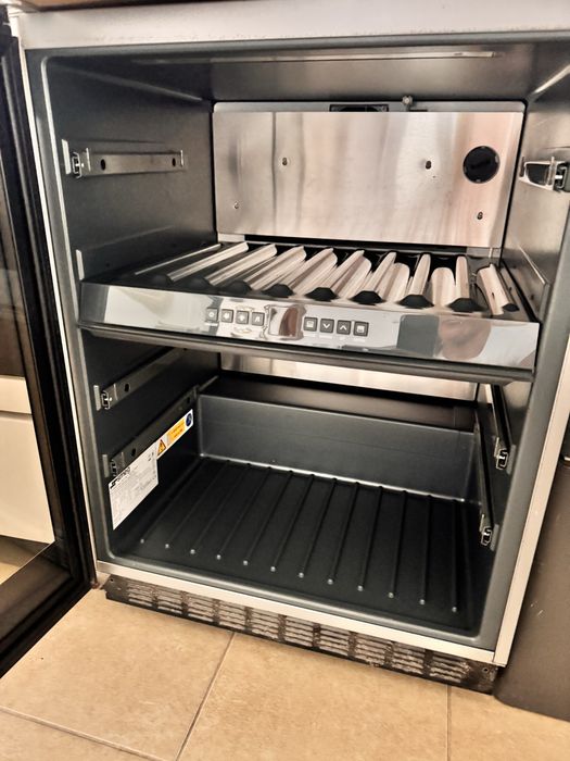 Охладител за вино SMEG