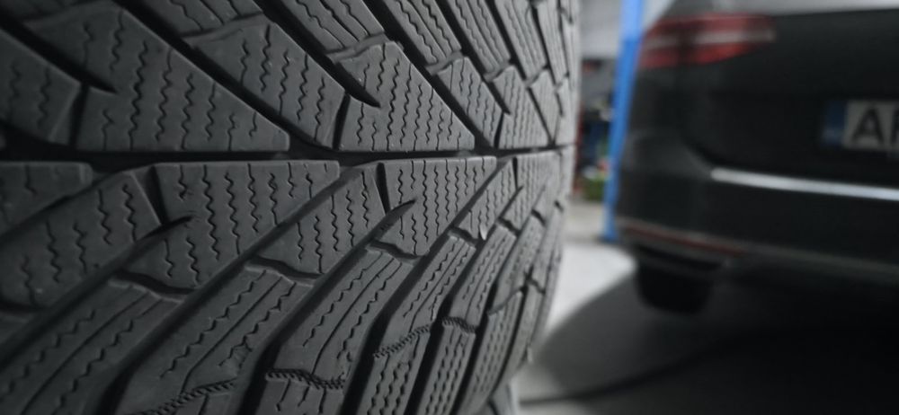 Anvelope iarna 235 45 R18