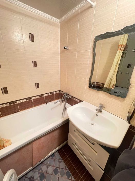 Продам 2 комнатную на 11 микрорайоне