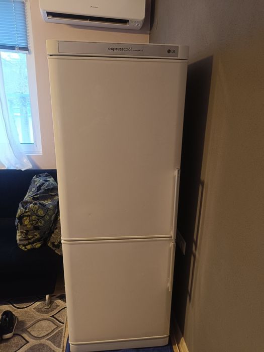 Хладилник с фризер LG!