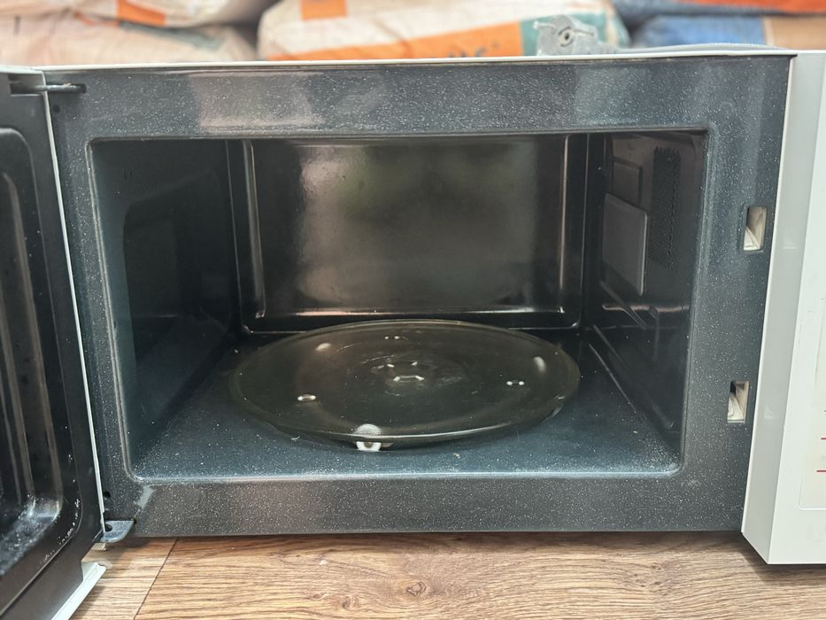 Продам микроволновую печь Samsung