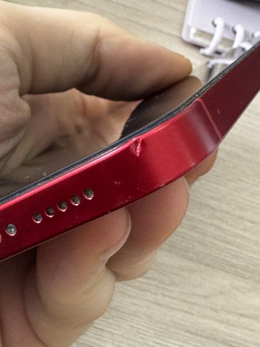 Iphone 13 product red