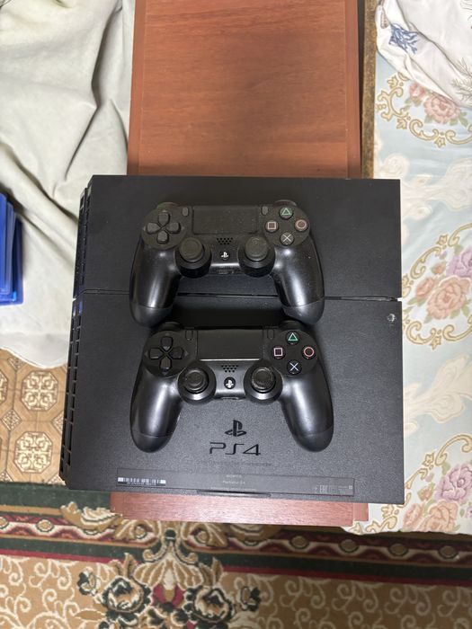 Продам PlayStation 4