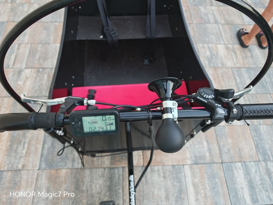 Bicicletă Cargo Semi-Electrică