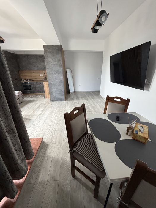 Apartament cu 3 camere de inchiriat