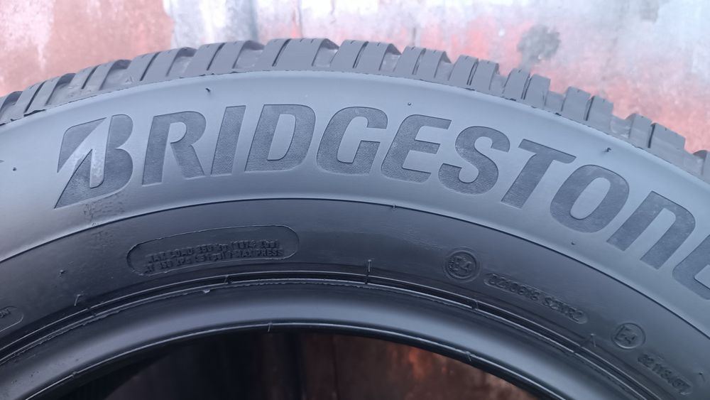 225/65/17 Bridgestone Дот 2923