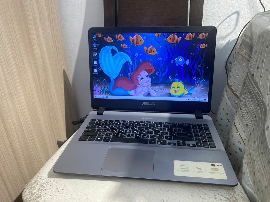 ASUS intel core i3 Broadwell/Windows 10/SSD