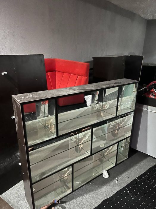 Продам стелаж стеклянный и полку
