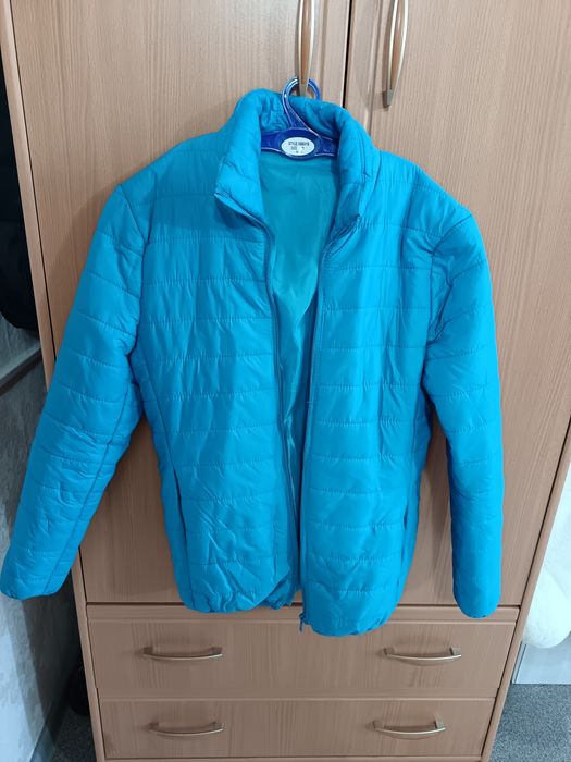 Продам женские куртки