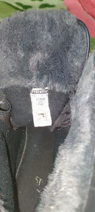 Срочно продам фирменные подростковые сапоги  Fila 39 р/р