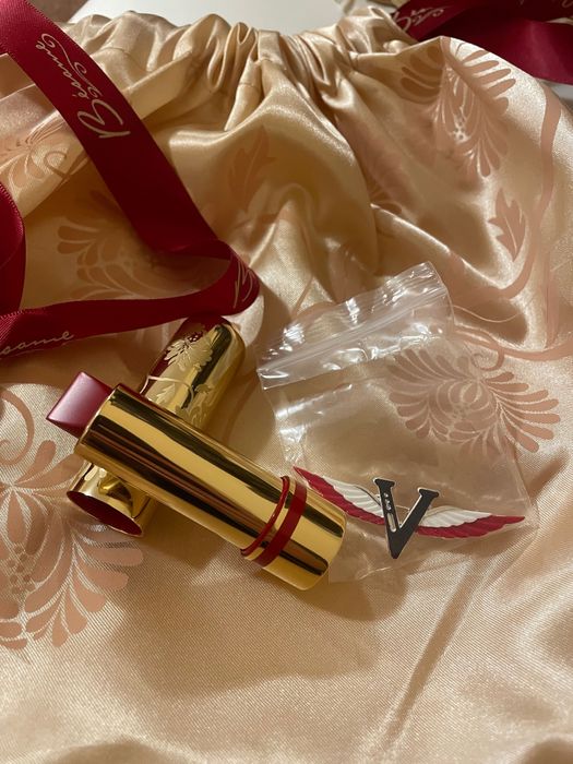 Bésame Victory Red 1941 червило – класически нюанс