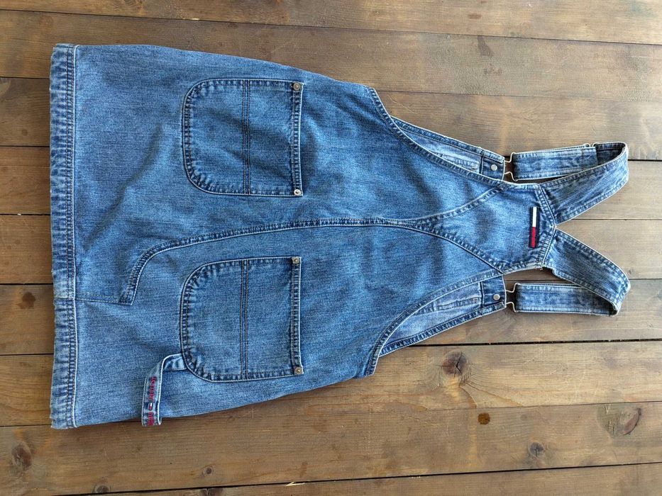 Tommy Hilfiger дънков сукман M – уникат с повече истории от TikTok